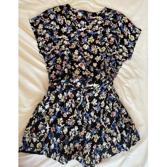 Floral Low Cut Romper with Bow and Cinch Detail - Picture 4 of 4